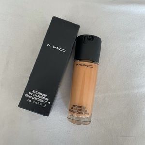 MAC MatchMaster SPF 15 Foundation 1.2oz shade AA8